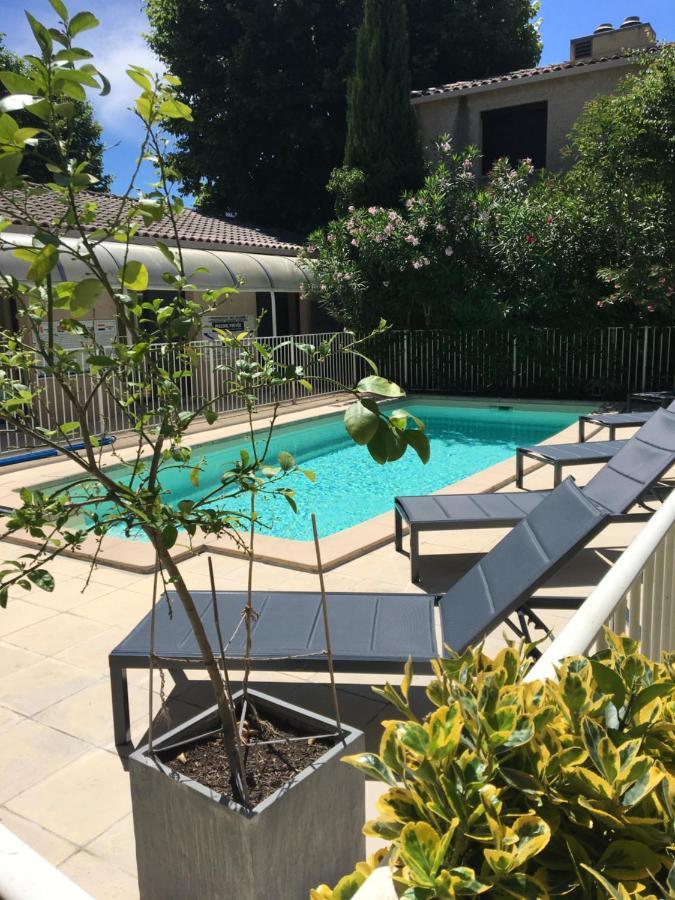 Hotel Cantosorgue LʼIsle-sur-la-Sorgue Buitenkant foto